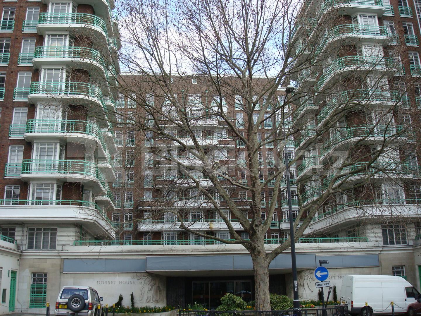 			new instruction, 3 Bedroom, 1 bath, 1 reception Flat			 Gloucester Place, MARYLEBONE